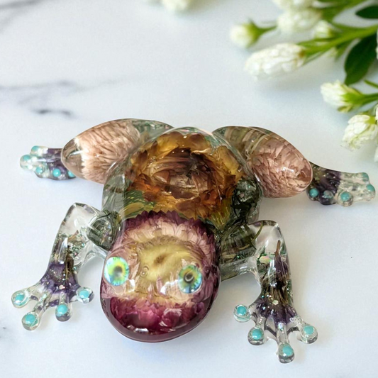 Handmade resin frog figurine with real pressed flowers – nature-inspired gift for frog lovers and home decor collectors