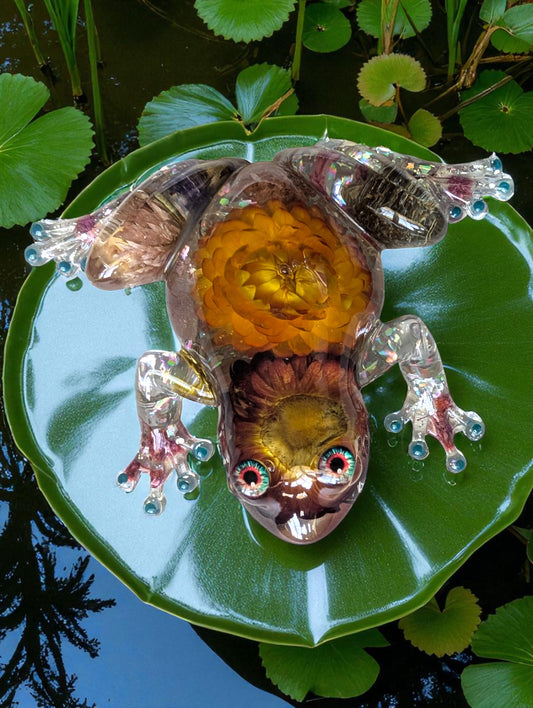 Resin Frog Figurine with Real Flowers | Handmade Frog Decor | Nature Inspired Gift for Frog Lovers